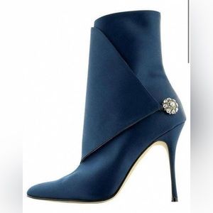 NWOT 6 CHARLES BY CHARLES DAVID Elegant Satin Navy Blue Pointy Ankle Boots